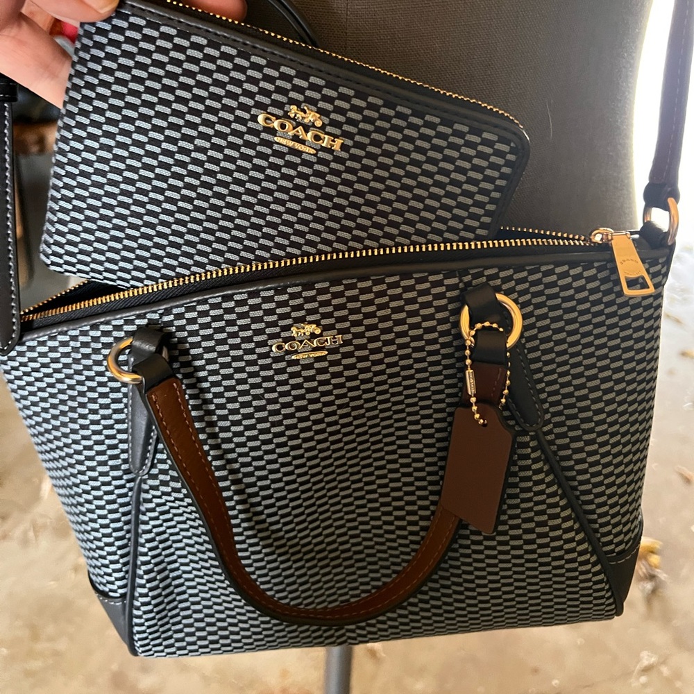 Crossbody handbag